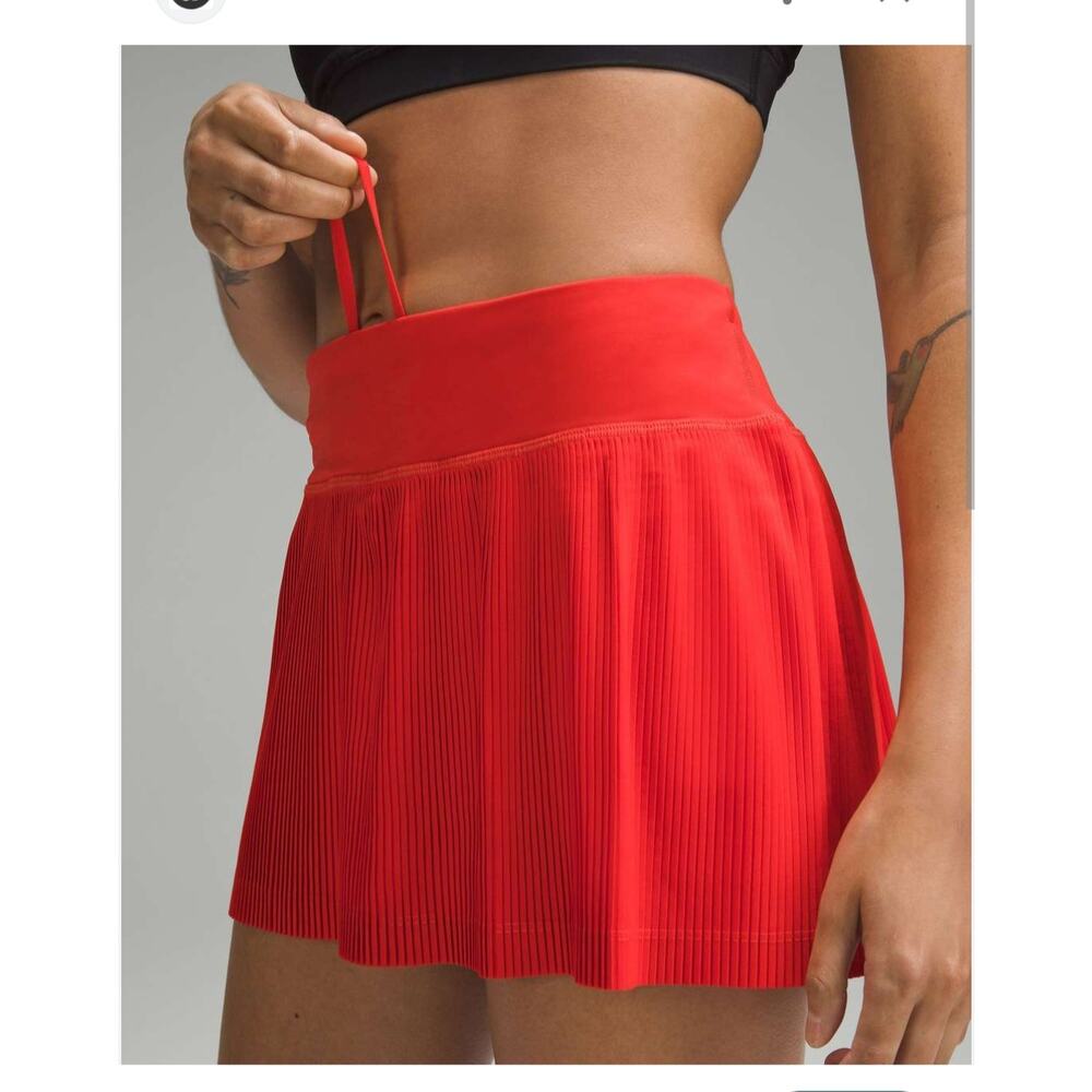 Lululemon Pleat‎ to Street Mid-Rise Red Skort Size: 0